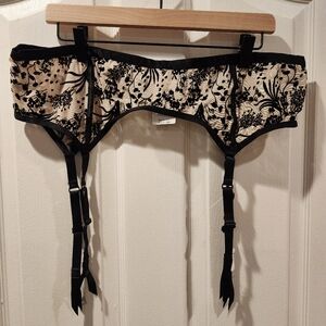 NWT Torrid Mesh garter belt